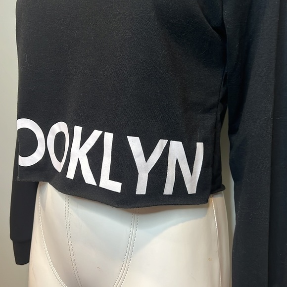 Brooklyn Cropped Top Sweatshirt - Picture 4 of 5
